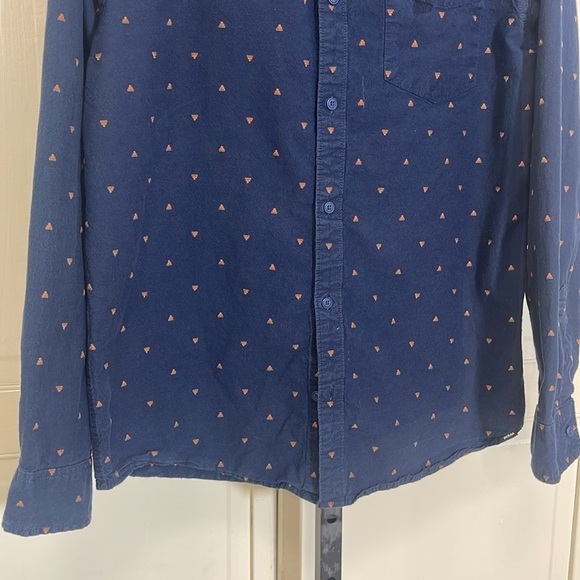 Prana Men's Slim Fit Navy Blue Shirt with Small Red Triangle Pattern Sz L - Picture 3 of 10